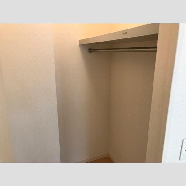 ベルテ・イマイ205号室 ウォークインクローゼット