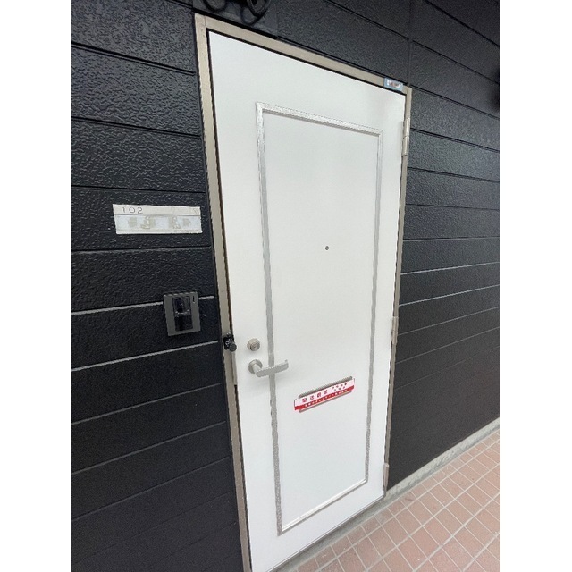 ライフピアブラウン102号室 玄関