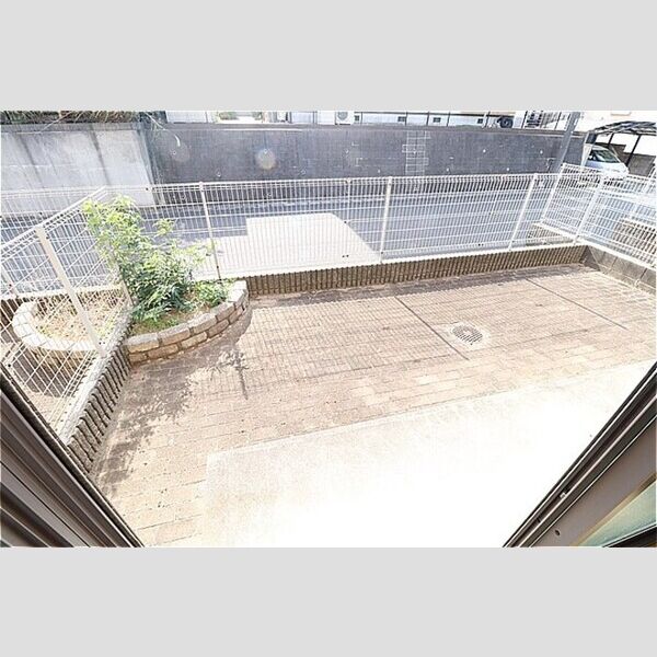 アルカイックシャトー　西館105号室 専用庭