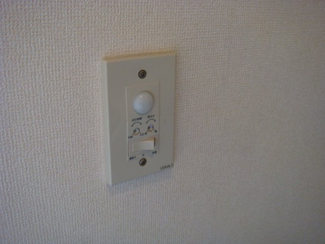 ローズウッド草花101号室 人感センサー