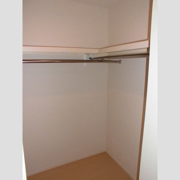 クイーン・ヒルズ203号室 ウォークインクローゼット