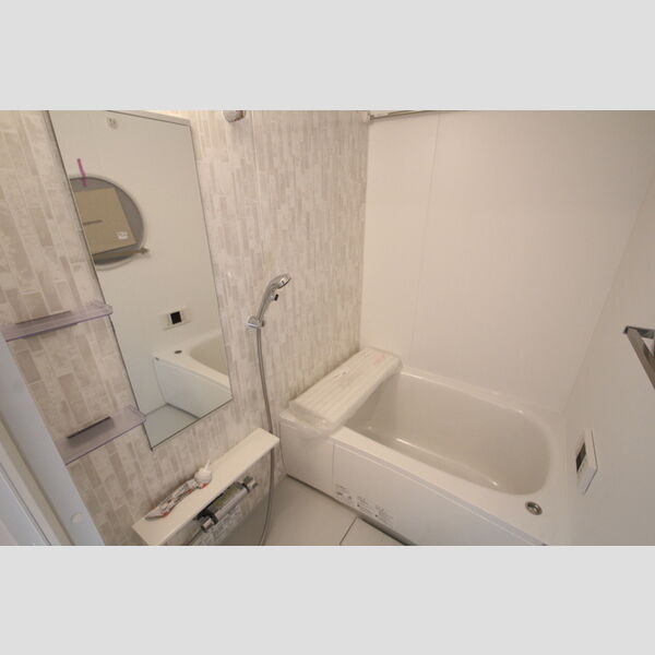 アヴァンス東日暮里205号室 浴室