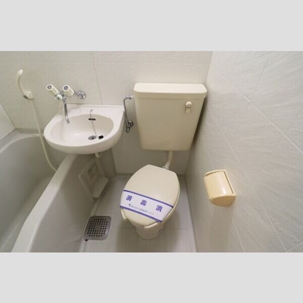 コンフォール小泉104号室 トイレ