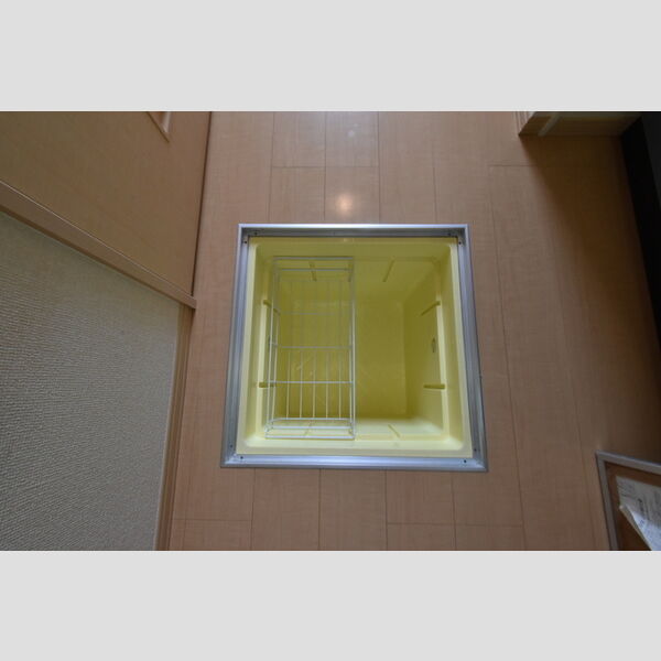 リベルテ豊田102号室 床下収納庫