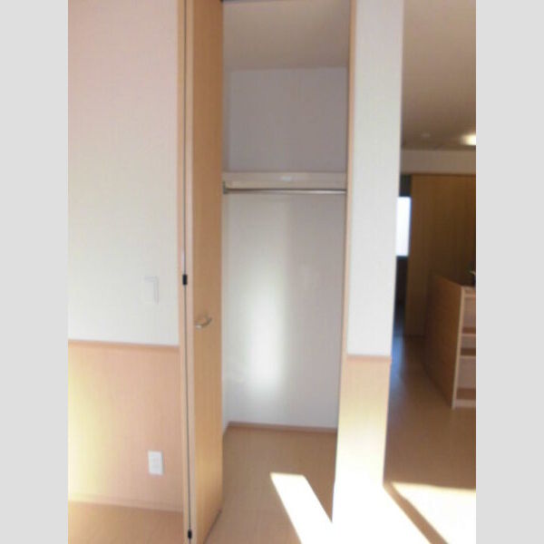 ペイサージュ宮前205号室 リビング収納