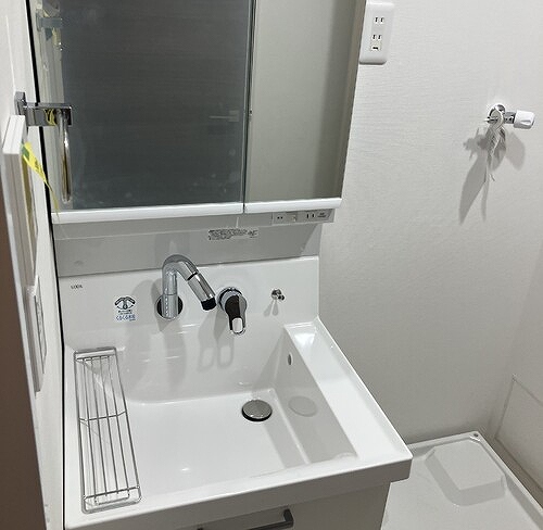 ソフトタウンニュー谷津遊園1階 洗面台　内装後