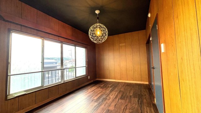モダンカフェ Kitchen House羽村 眺望の良い2階の洋室