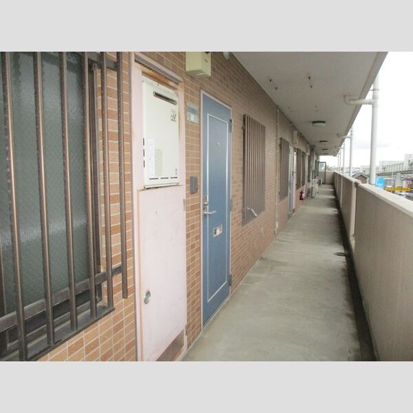 ラフィネ西都賀 玄関