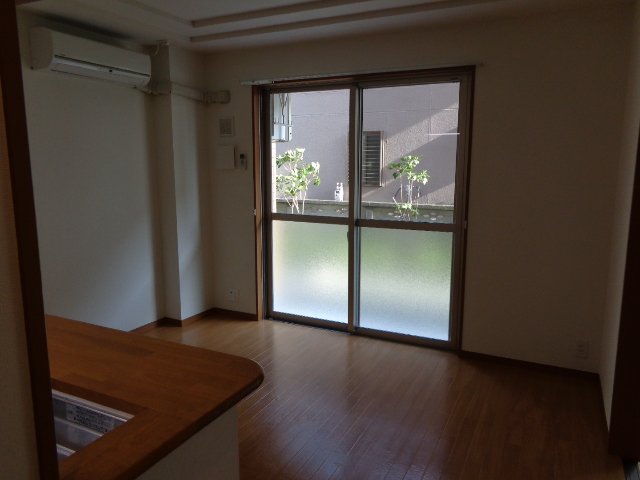 ＥＶＥＲ　ＳＨＩＮＥ　ＳＨＯＮＡＮ リビング