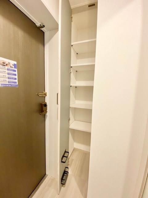 レジディア世田谷若林2階 玄関