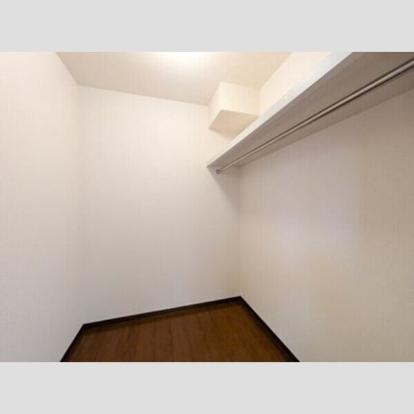 ピュア　調103号室 ウォークインクローゼット