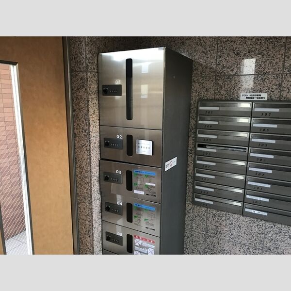 シャナイア愛宕 宅配ボックスがあります。