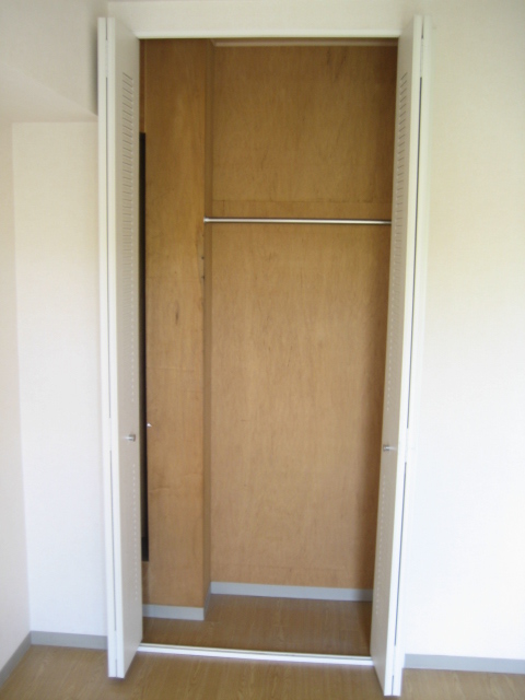 ルミエール山王Ｂ 洋室１収納　※別号室の参考写真(現況優先・仕様違いの場合あり)