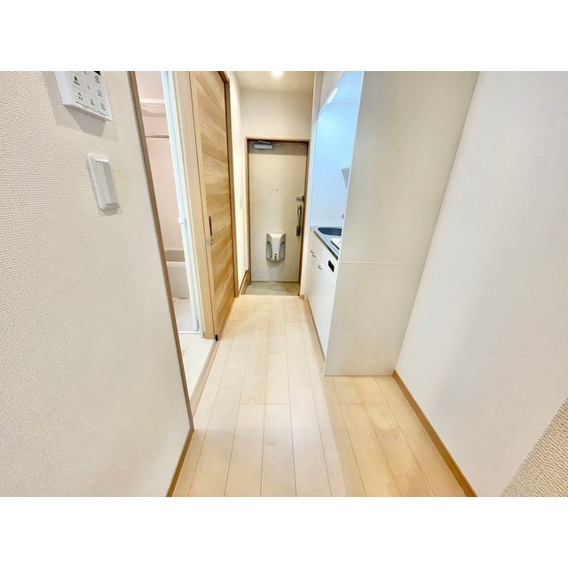 アムール白楽104号室 ※105号室の参考写真です。反転の可能性