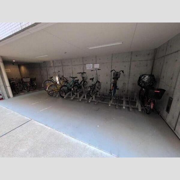 エム ドマーニ503号室 駐輪場