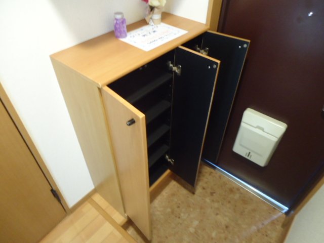 ヴィラ・マリアージュ101号室 下駄箱