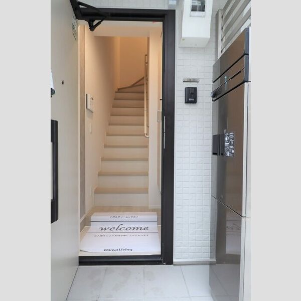 セレスティア平和台205号室 玄関