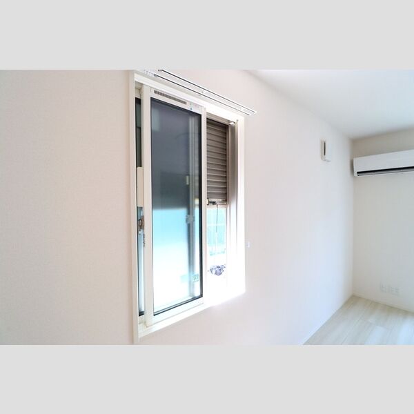 Eclat西大宮/Embellir西大宮　Eclat西大宮101号室 シャッター(LDK11.5帖)