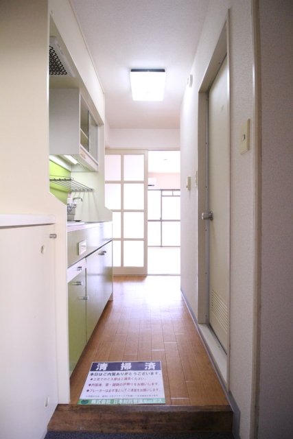 ハイタウン明大前2階 玄関