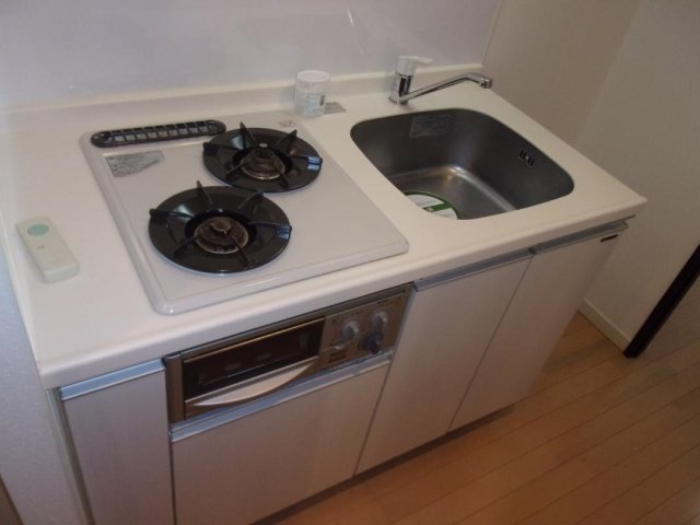 AXAS板橋本町Ⅲ システムキッチン（2口ガスコンロ・グリル付）