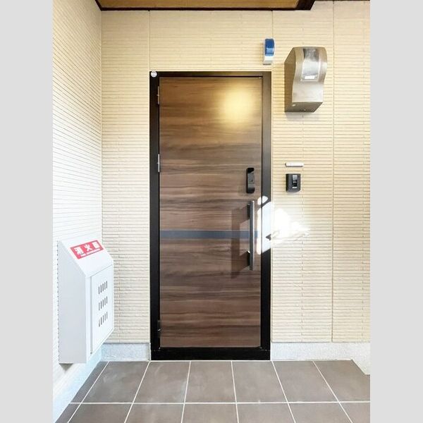 D-comodo関前 玄関ドア