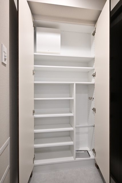 ＧＲＡＮＳＩＴＥ　ＮＡＫＡＭＥＧＵＲＯ10階 靴入