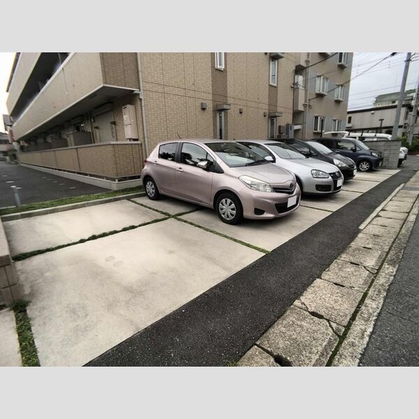 アルバトロス 駐車場