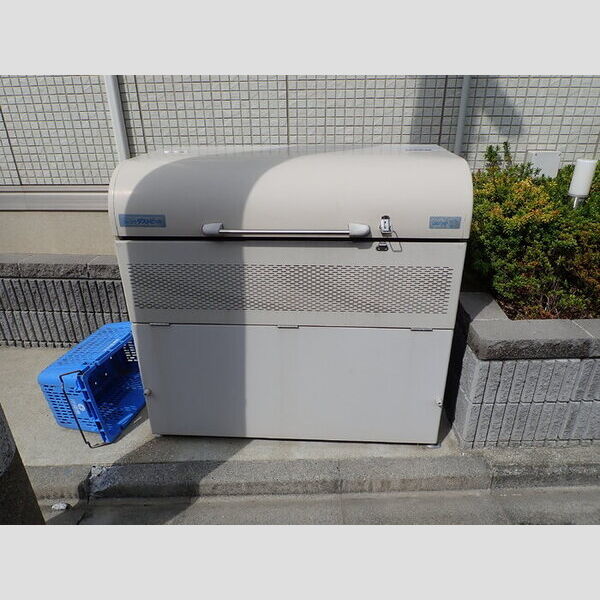 ヴィラージュ101号室 敷地内ごみ置き場
