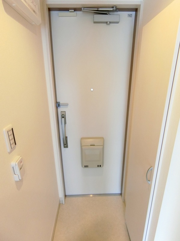 リブリ・カワセミ2階 玄関