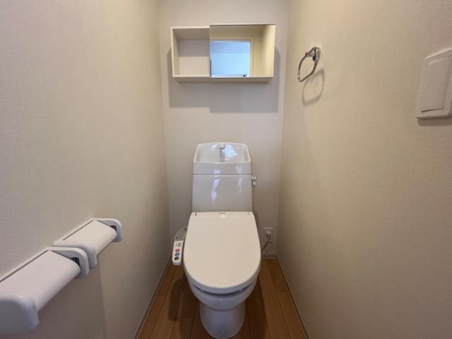 ヴォーグ106号室 シャワー付トイレ