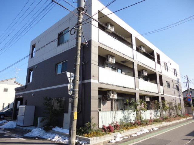 ルミナス高鼻 外観写真（昼）