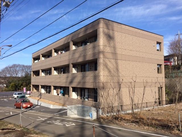 シィーエム・クイーン 外観写真（昼）