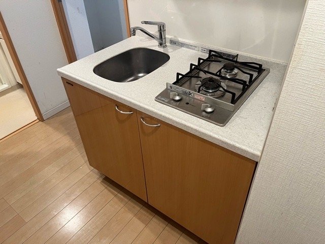 クローバーコート黒門町 システムキッチン（2口ガスコンロ）