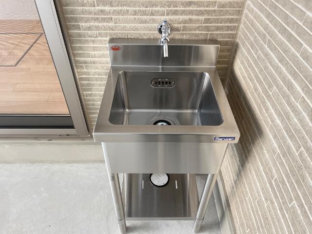 Ｇ・シエルクレール102号室 ガレージ内　手洗い場