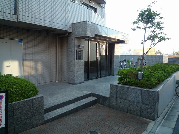 ルーブル新宿西落合七番館302号室 エントランス