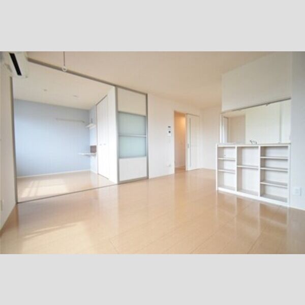 ソレイユ リビングダイニングと居室