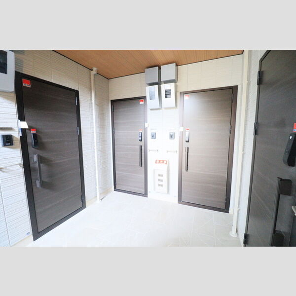 D'Bless川崎 East101号室 共用廊下