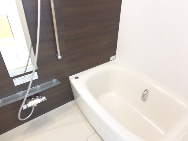 フローリッシュ・ガーデン102号室 バス