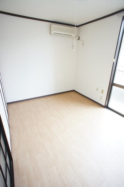 フォーブル幕張Ⅱ0202号室 リビング