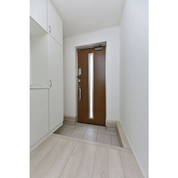 クレイドルガーデン茅ヶ崎市円蔵第16　2号棟 玄関