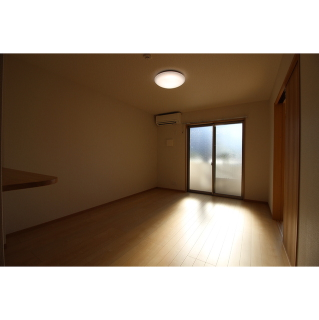 アムール East リビング