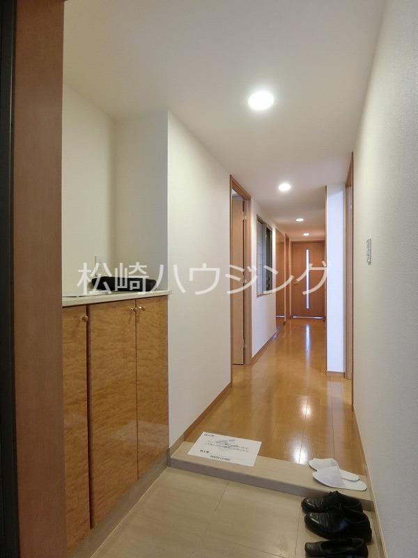 ディアクオーレ中野文園 玄関