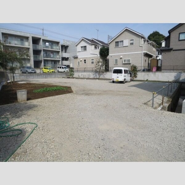 ローカス・グランデ 駐車場