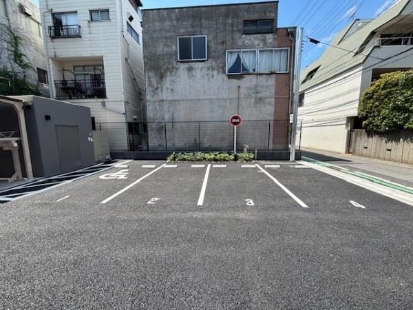 アジールコート町屋4階 駐車場