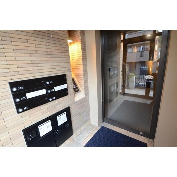 アヴェニュー唐木田201号室 エントランス