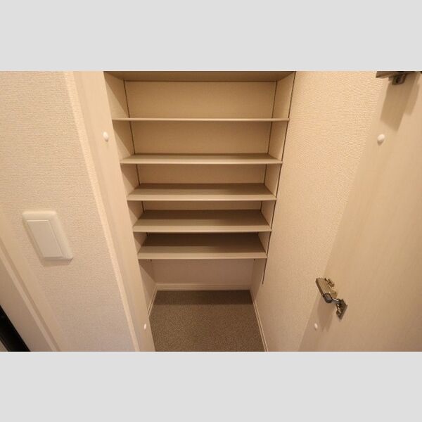 サンライズ上之302号室 シューズクローク