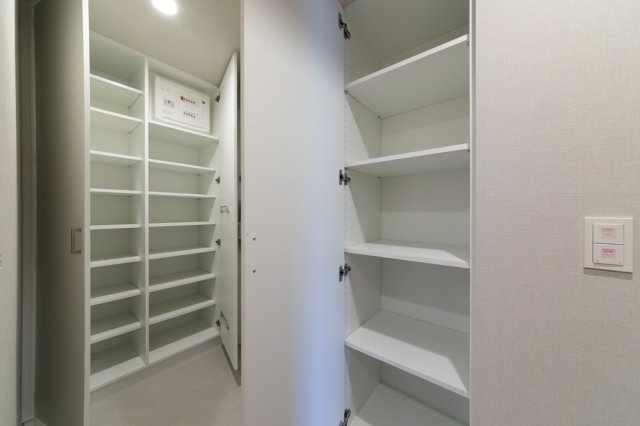 プラウドフラット西早稲田1301号室 収納