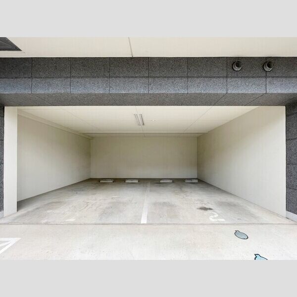 ウィスタリア410号室 駐車場