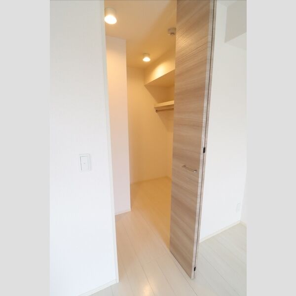 グランジュネス305号室 ウォークインクローゼット