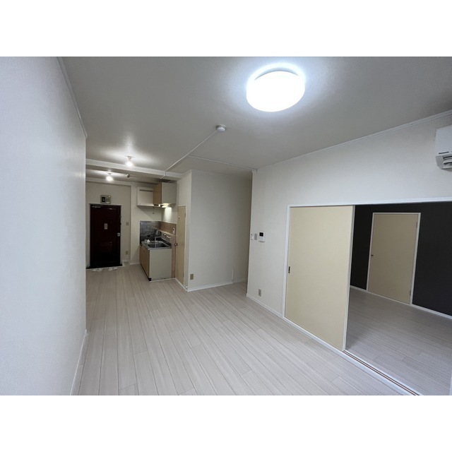 ファミール希望ヶ丘102号室 リビング